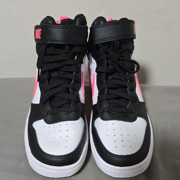 Nike Kids Sneakers - Black, White, and Pink.Nike. Size:6Y. - Picture 2 of 6